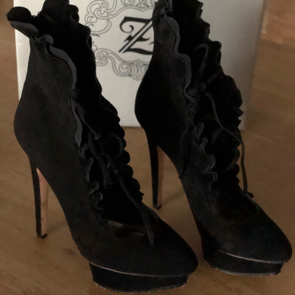 ZiGiny Kruella Black Suede Heels